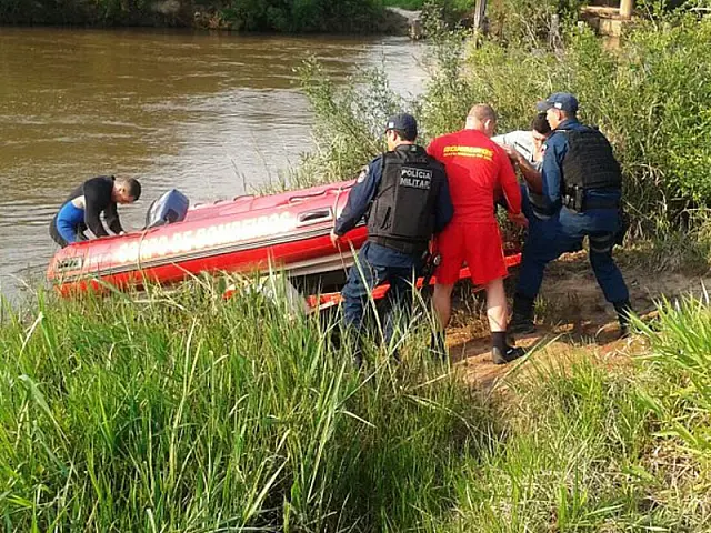 Jovem de 19 anos desaparece em rio durante banho com amigos