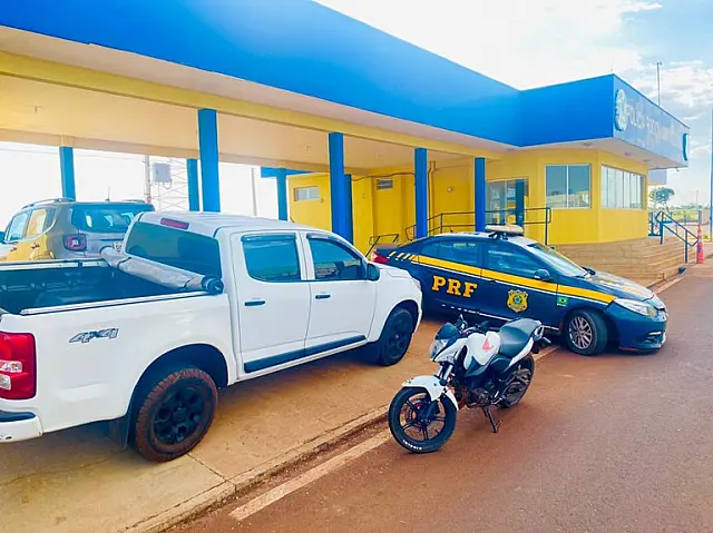 PRF recupera caminhonete furtada e prende dois homens na BR-163