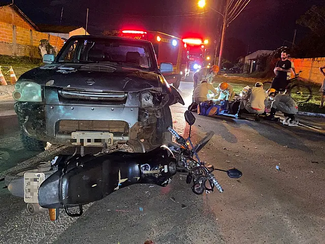 Acidente envolvendo caminhonete e moto deixa motociclista ferido em Anastácio