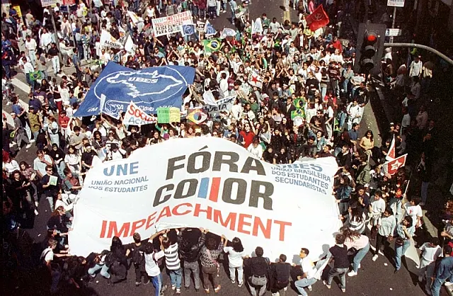 Há 20 anos, caras-pintadas exigiam a saída do presidente Collor