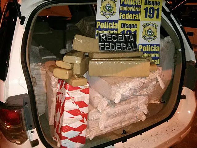 Dupla abandona caminhonete com 560 quilos de maconha em MS