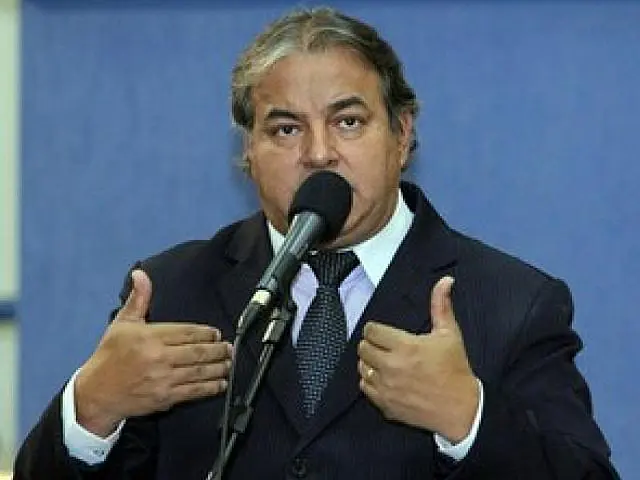 Alceu Bueno admite carona e conversa, mas nega 'programa' com menor