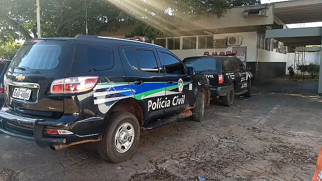 Polícia faz operação contra traficantes que jogavam droga em presídio