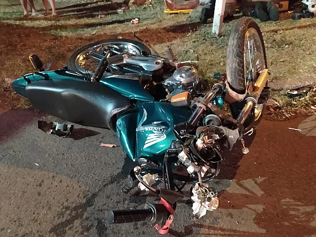 Dupla foge de abordagem policial, mas acaba colidindo em carro em Aquidauana