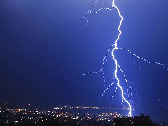 MS registrou média de 48 raios por minuto nesta terça, diz meteorologista