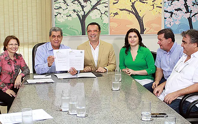 Governador assina doação de área na Capital e confirma primeiro shopping outlet em MS