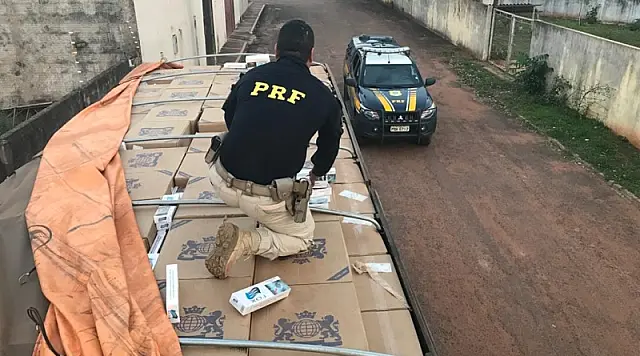 PRF apreende R$ 1,5 milhão em cigarro contrabandeado em Dois Irmãos do Buriti