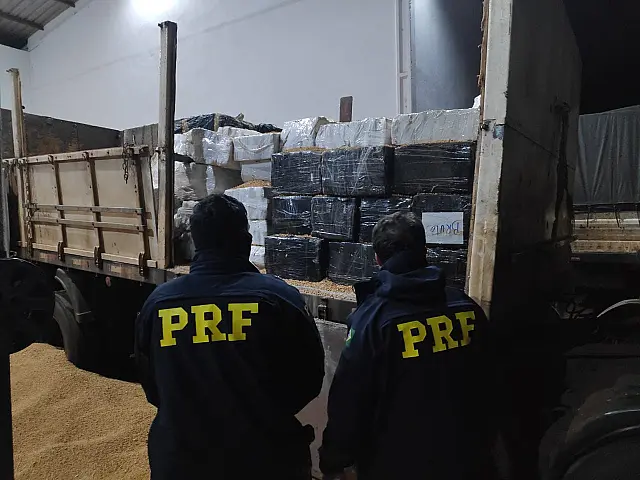 PRF apreende 10 toneladas de maconha sob carga de soja