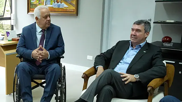Governador visita TCE-MS para fortalecer diálogo institucional