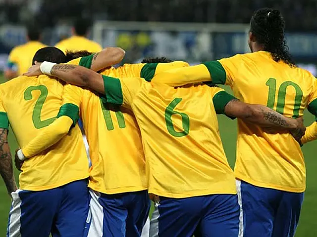 Com 'ajuda' de gol contra, Brasil vence a Bósnia por 2 a 1