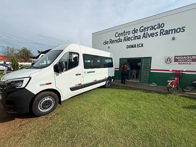 Prefeitura de Nioaque entrega van adaptada para transporte de idosos