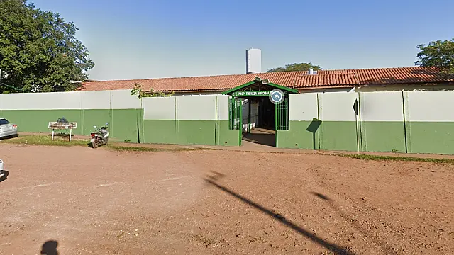 Adolescente mete tesourada em aluna durante briga em escola de Campo Grande