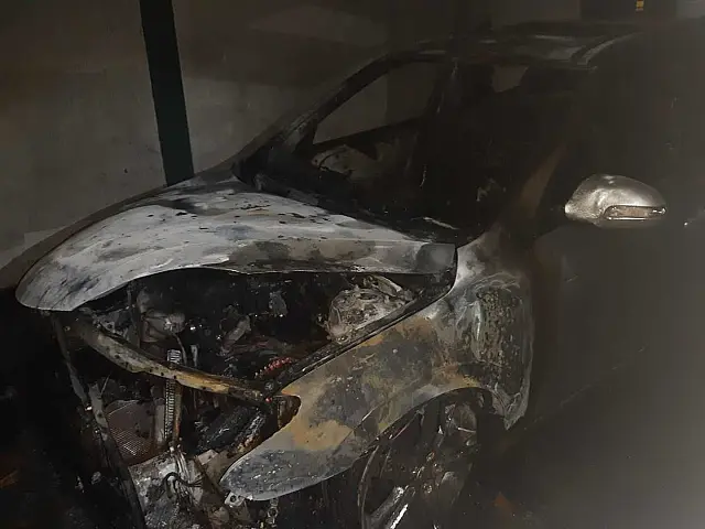 Incêndio destrói dois veículos em Corumbá