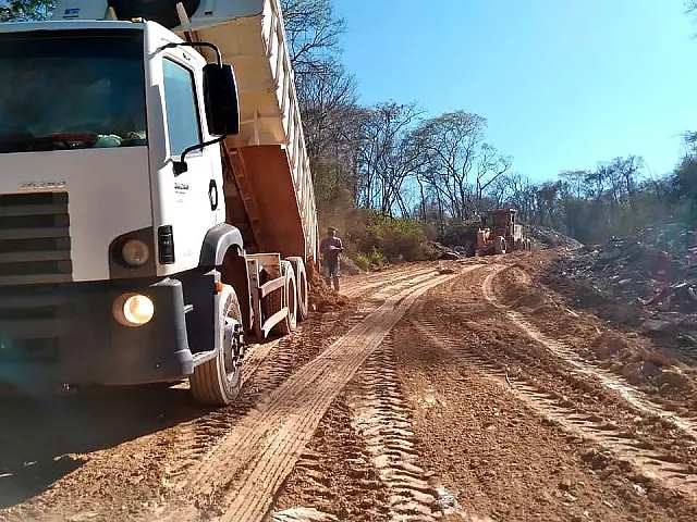Prefeitura de Miranda recupera 65km da estrada Marema