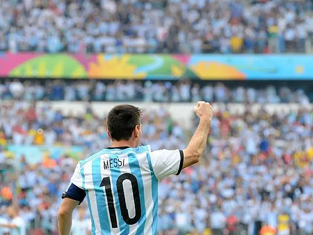 Messi marca dois, Argentina bate Nigéria e garante liderança