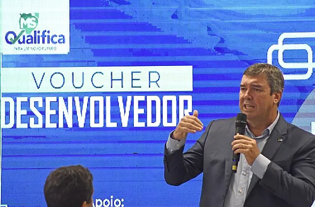 Programa oferece curso técnico de TI a 400 estudantes e 140 profissionais