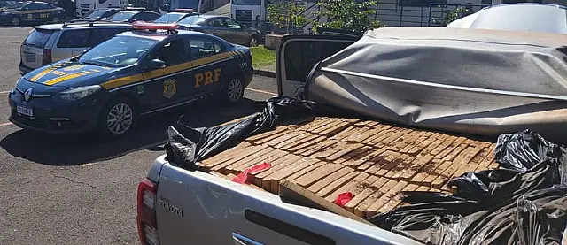PRF recupera caminhonete e apreende 1.402 kg de maconha e 1 pistola em Campo Grande