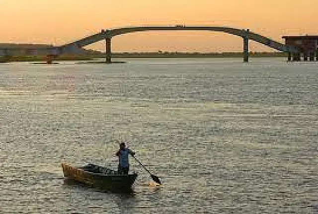 Trabalhadores de fazenda somem ao tentar atravessar de rio com barco em Corumbá