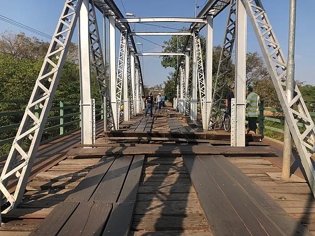 Ponte velha é interditada nesta quarta-feira para reparos nas vigas