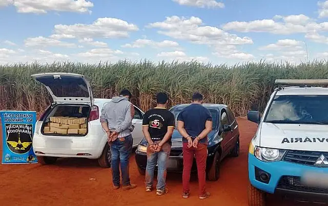 Veículo furtado em MG é recuperado com meia tonelada de maconha