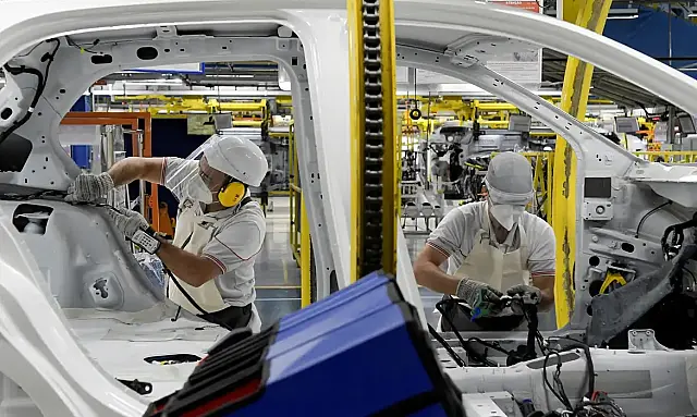Indústria produz 392,9 mil veículos no 1º bimestre, alta de quase 15%