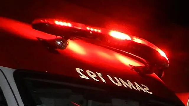 Motociclista atropela mulher e ela morre na frente de casa