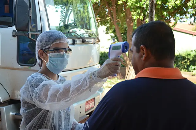 Em barreira sanitária, equipes abordam motoristas na entrada de Anastácio
