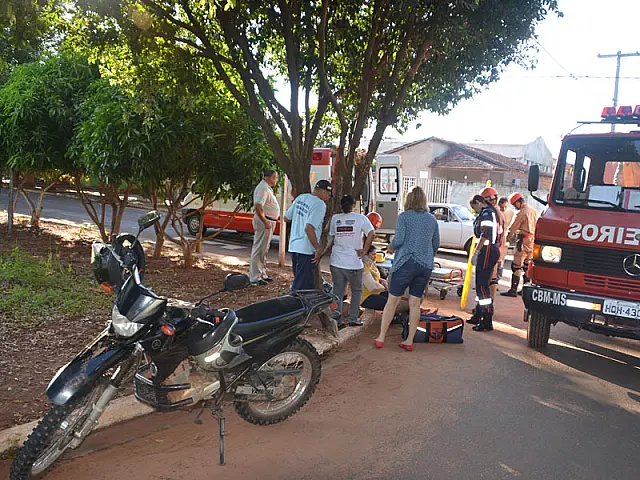 Queda de moto deixa casal ferido no Bairro Cidade Nova