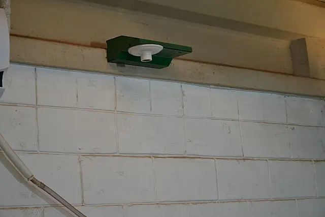 Ladrões invadem Caic e furtam 17 luminárias das salas de aula