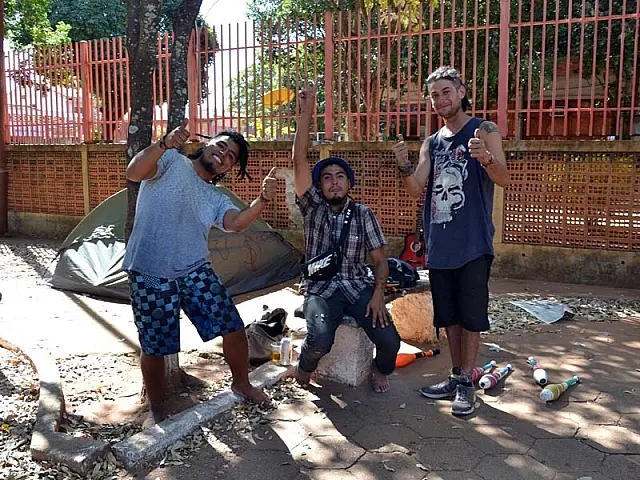 Artistas de rua formam “família” durante viagem pela América Latina