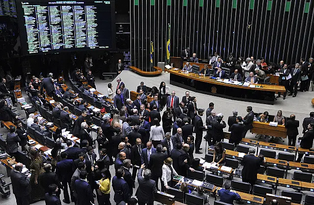 Câmara aprova texto-base do Cadastro Positivo