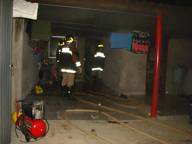 Incêndio atinge residência no Bairro Afonso Paim