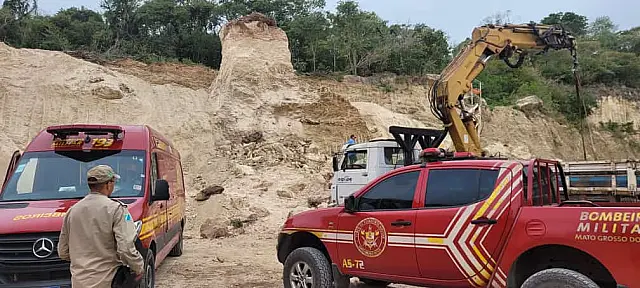 Bombeiros salvam trabalhador que teve o corpo esmagado por máquina em Corumbá