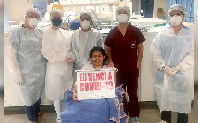Após ser internada na UTI por conta da Covid-19, adolescente recebe alta do Hospital Regional