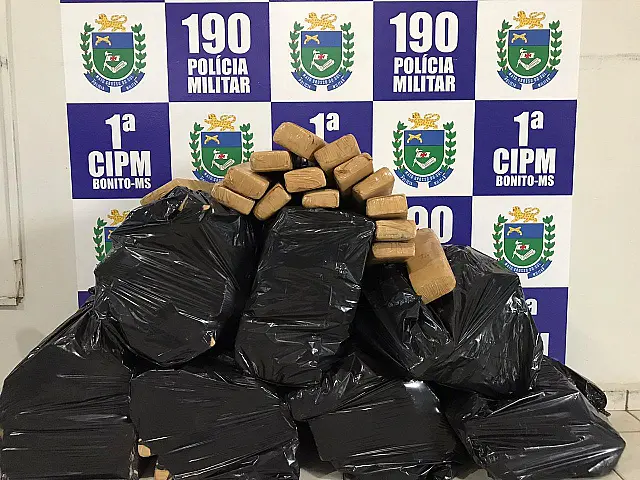 Em Bonito, PM apreende veículo 113 de maconha após fuga de motorista