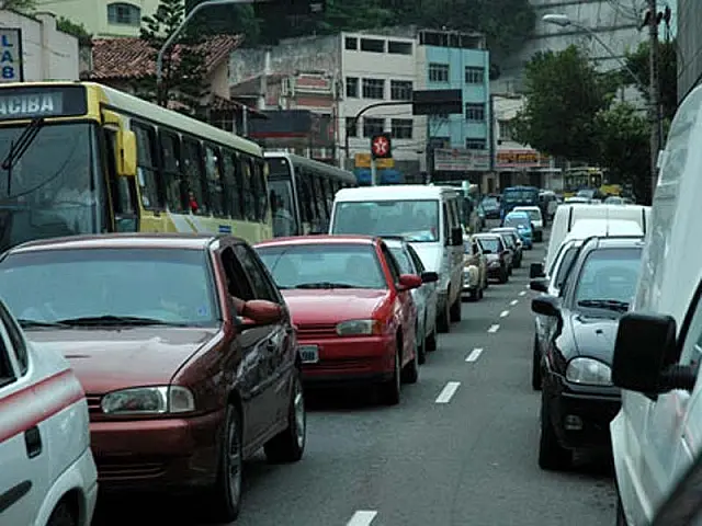 Proprietários de veículos com placa final 2 devem pagar licenciamento até amanhã