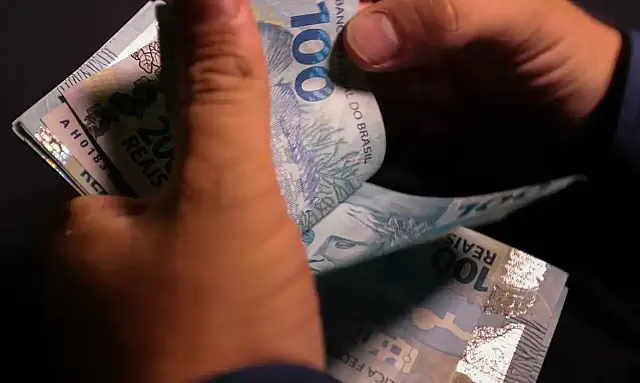 Governo Federal sanciona regra que limita aumento do salário mínimo