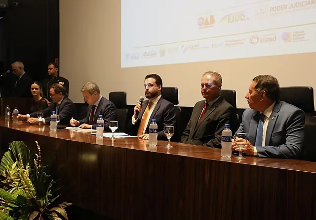 Congresso de Direito Eleitoral reúne ministros e magistrados na capital