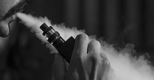 Plataformas devem remover propagandas de cigarros eletrônicos em 48h