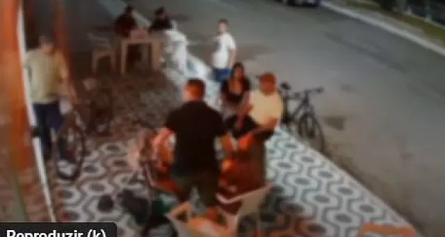 Bandido faz funcionário de pizzaria se ajoelhar e rouba celular em Ladário