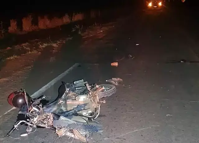 Em colisão entre motocicleta e camionete, vítima tem pé arrancado na BR-060