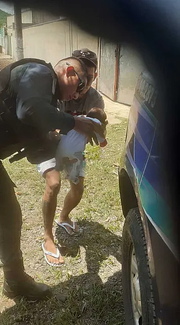 Policiais salvam recém-nascida engasgada com leite materno em Corumbá