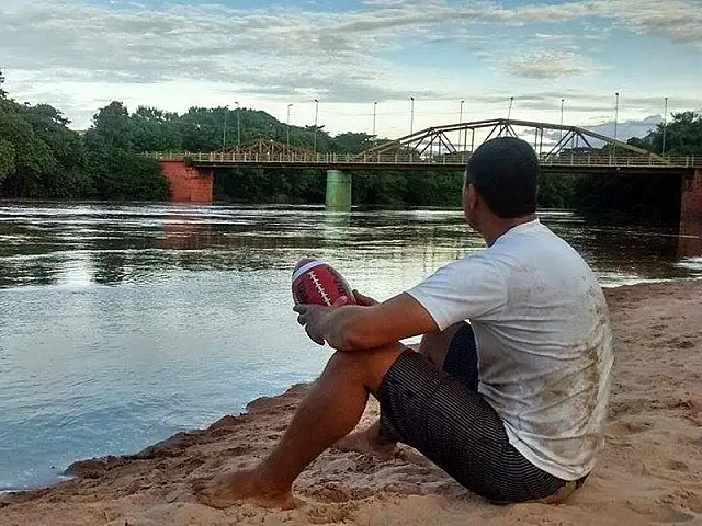 Anastaciano realiza sonho de jogar futebol americano e se torna vice-campeão nacional