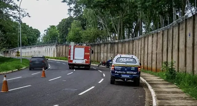 Após briga de trânsito, motociclista é socorrido em estado grave em avenida