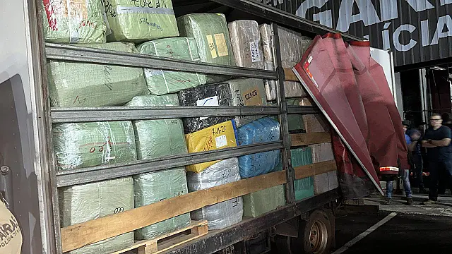 Garras apreende caminhão e van com 7 toneladas de produtos ilegais