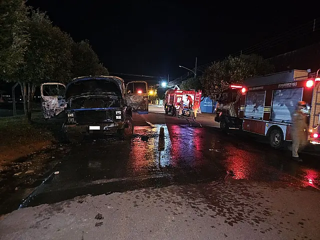 Caminhão é consumido por incêndio próximo a hospital em Anastácio