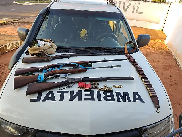 Após denúncia de caça ilegal, homem é preso com rifles, espingarda e munições em MS