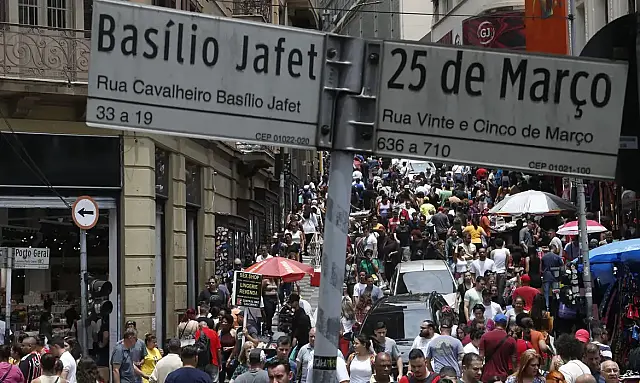 Governo adia por 3 meses portaria sobre trabalho aos feriados