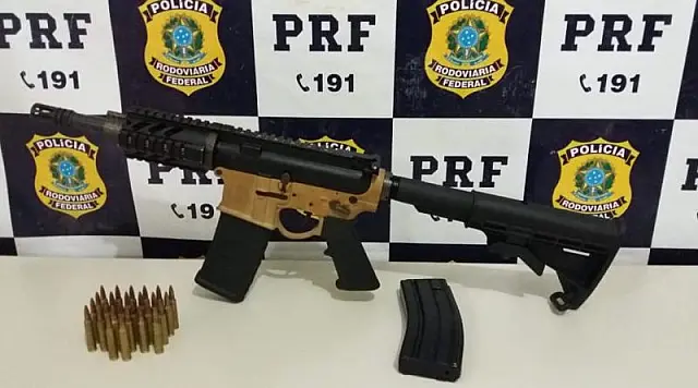 PRF apreende fuzil, carregadores e 26 munições na BR-262