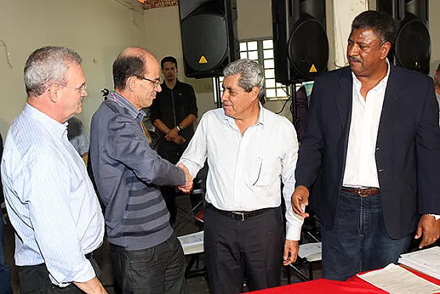 Governador e MDA entregam maquinário que reforça investimentos na infraestrutura viária para o campo